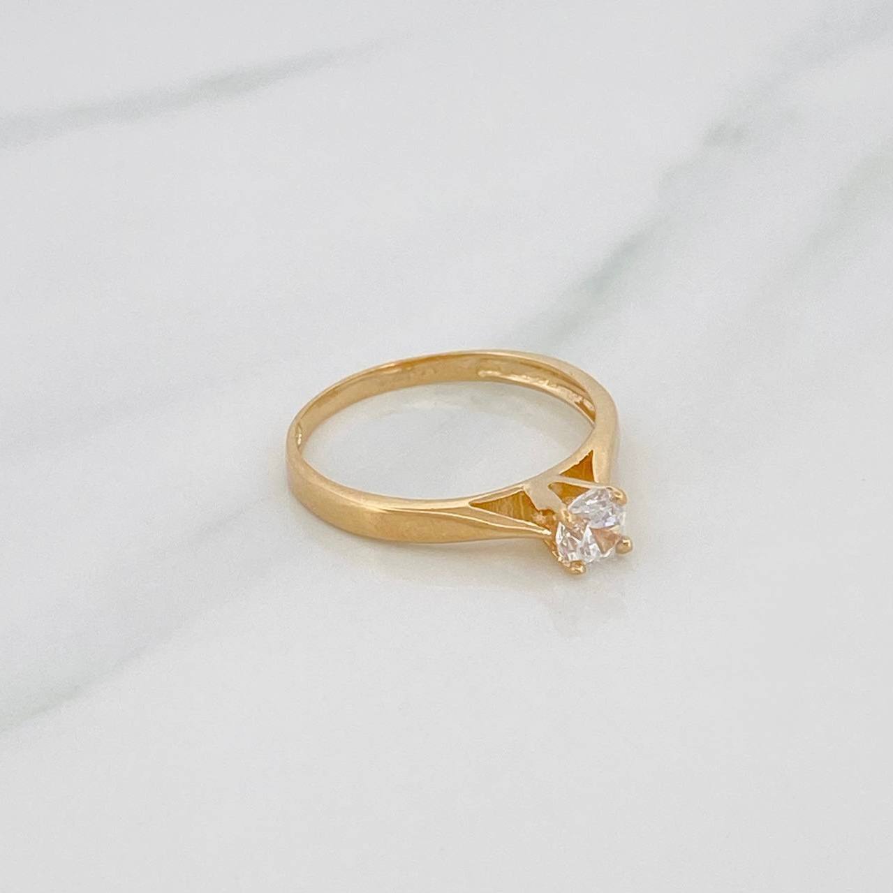 Anillo Solitario 1.8 g / T6 Oro Amarillo 18K