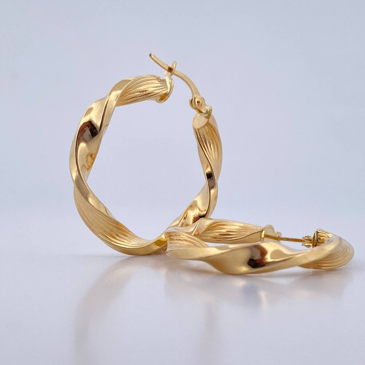 Nico Hoop Earrings 4.3gr / 1 1/4 in / 18K Gold