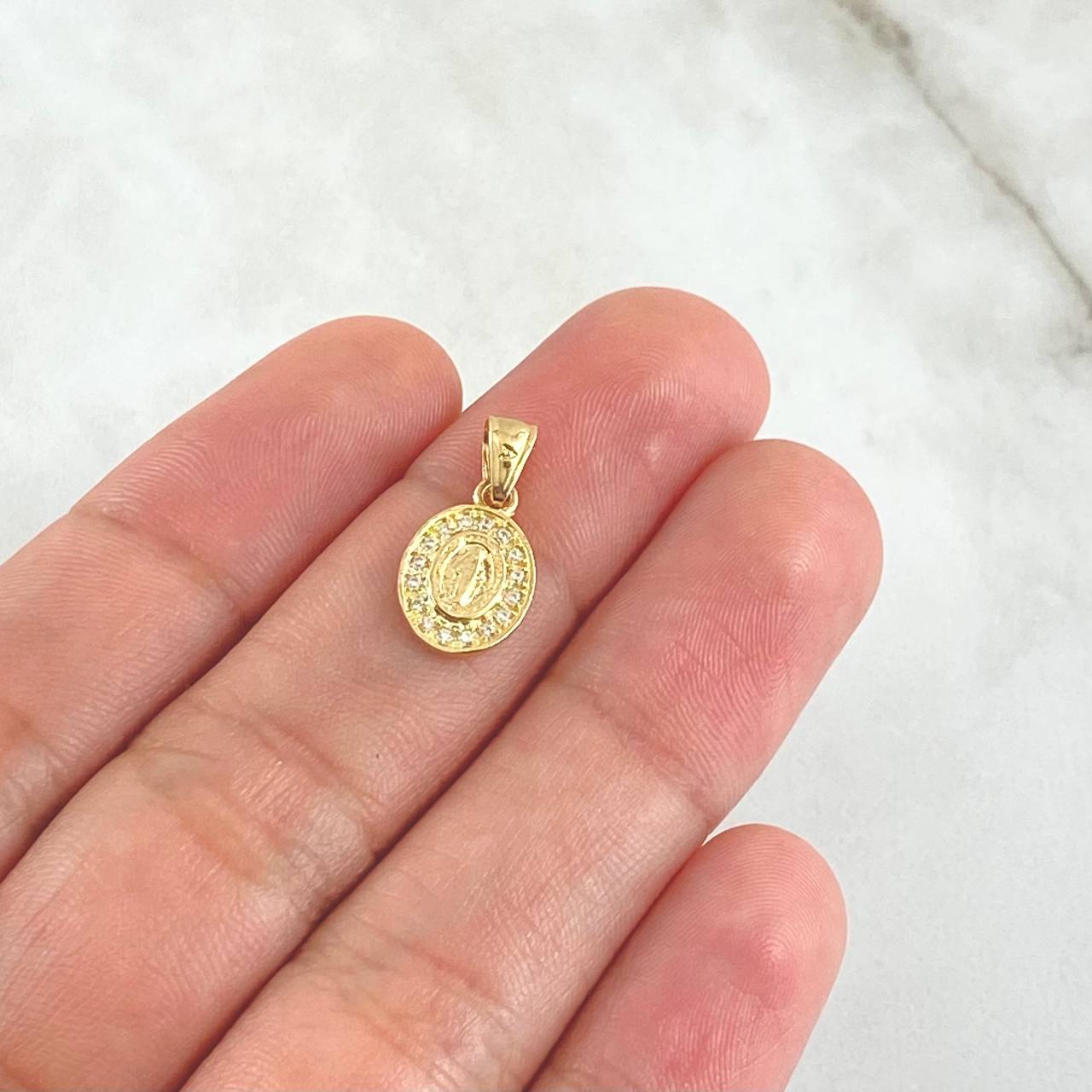 Dije Virgen Milagrosa Doble Marco Ovalo 0.85gr / 1.7cm / Circones Blancos Cargador Liso Oro Amarillo 18K *