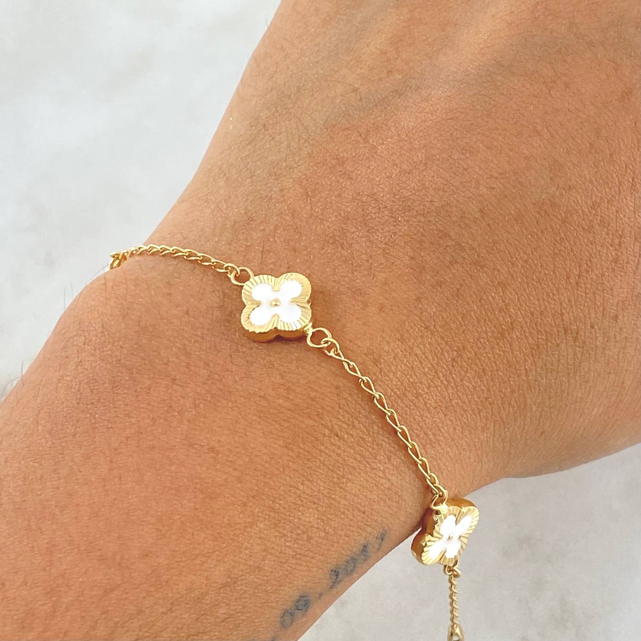 Bracelet Spike Flower Clover Diamond Cut 3.25gr / 19.5cm / 1.4mm White Resin 4pcs 18K Yellow Gold ©