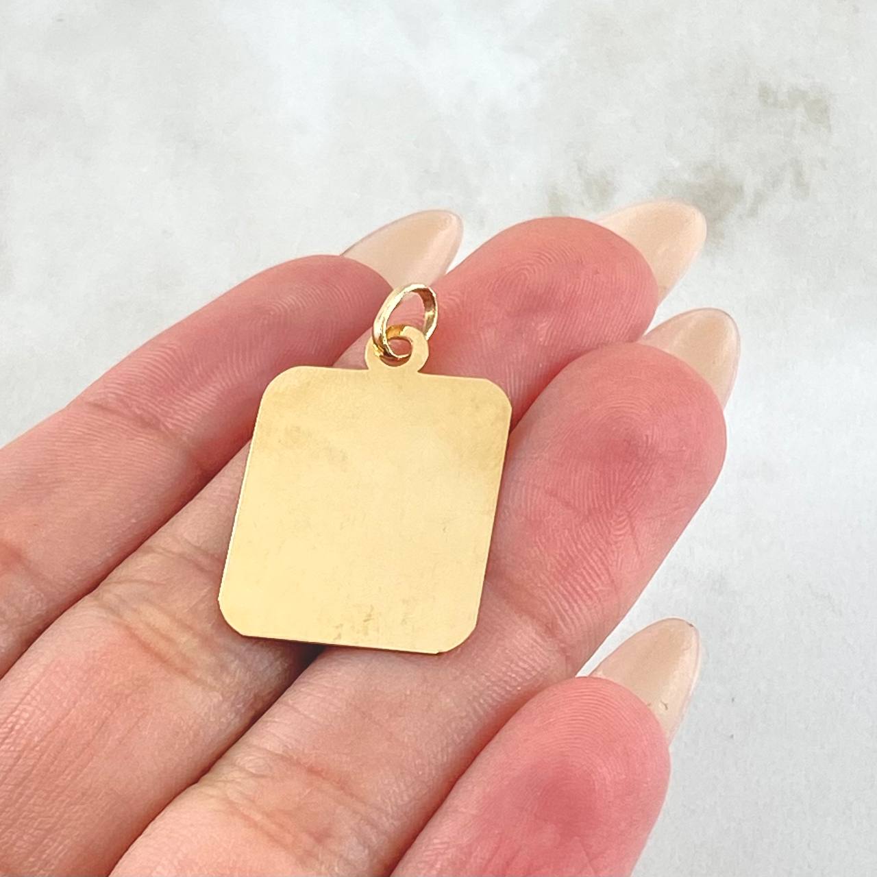 Dije Placa 2.1gr / 1 1/4 in / Oro Amarillo 18K