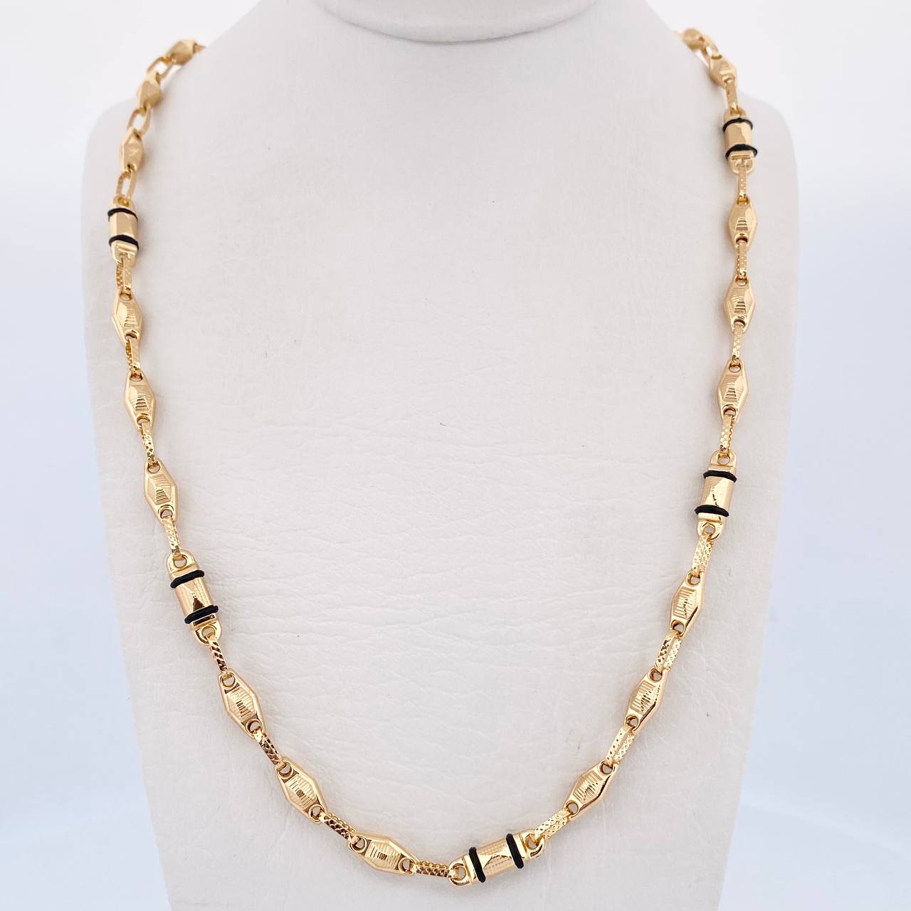 Rustic Pyramid Chain 11gr / 20.0in / 4.11mm Black Rubber 18K Yellow Gold $