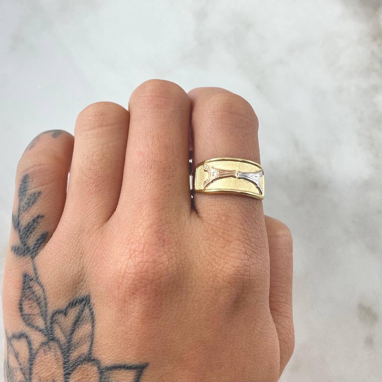 Eiffel Tower Ring 1.6gr / Size 6 1/4 / 18K Gold -