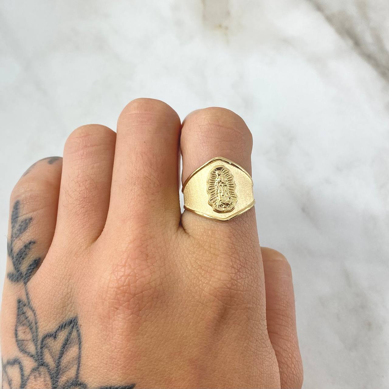 Virgin Guadalupe Ring 2.05gr / Size 7 1/2 / 18K Gold ©