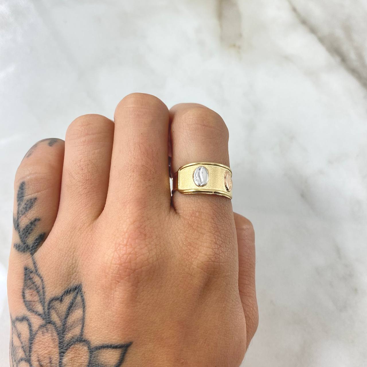 Anillo Grano Café 1.6gr / T7 / Oro 18K ©