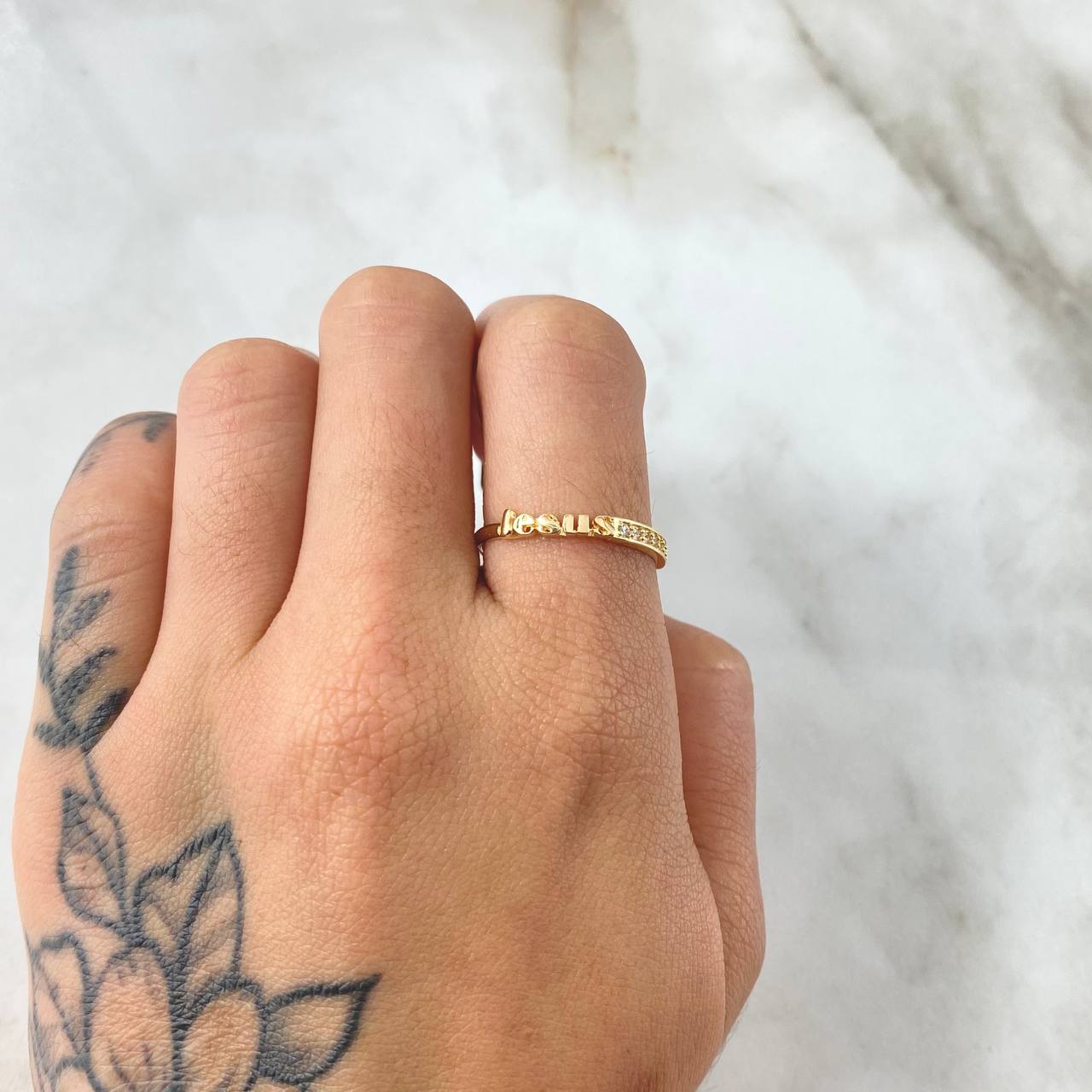 Jesus Ring 1.45gr / Size 5 1/4 / 18K Gold