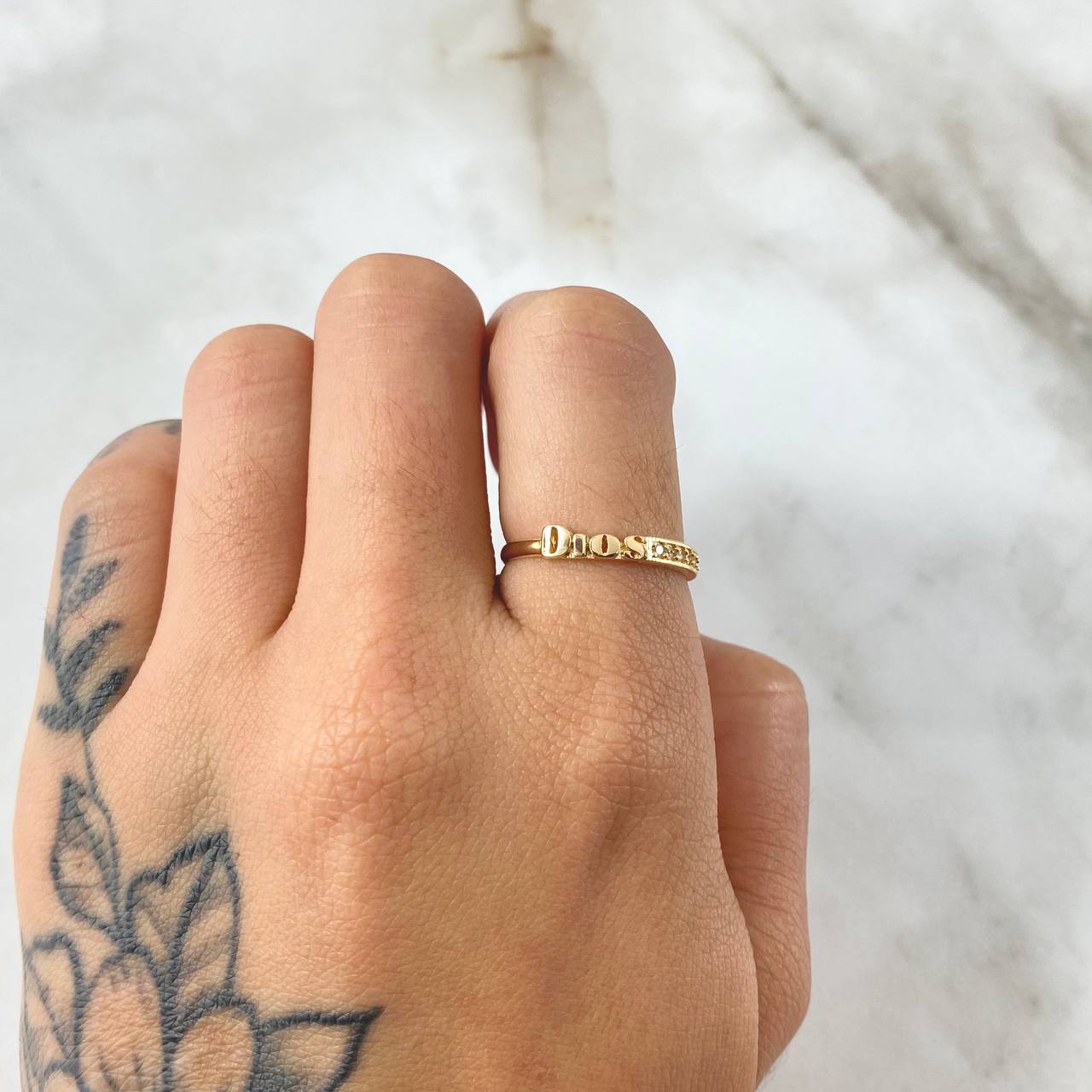 Anillo Dios 1.55gr / T6 3/4 / Oro 18K ©