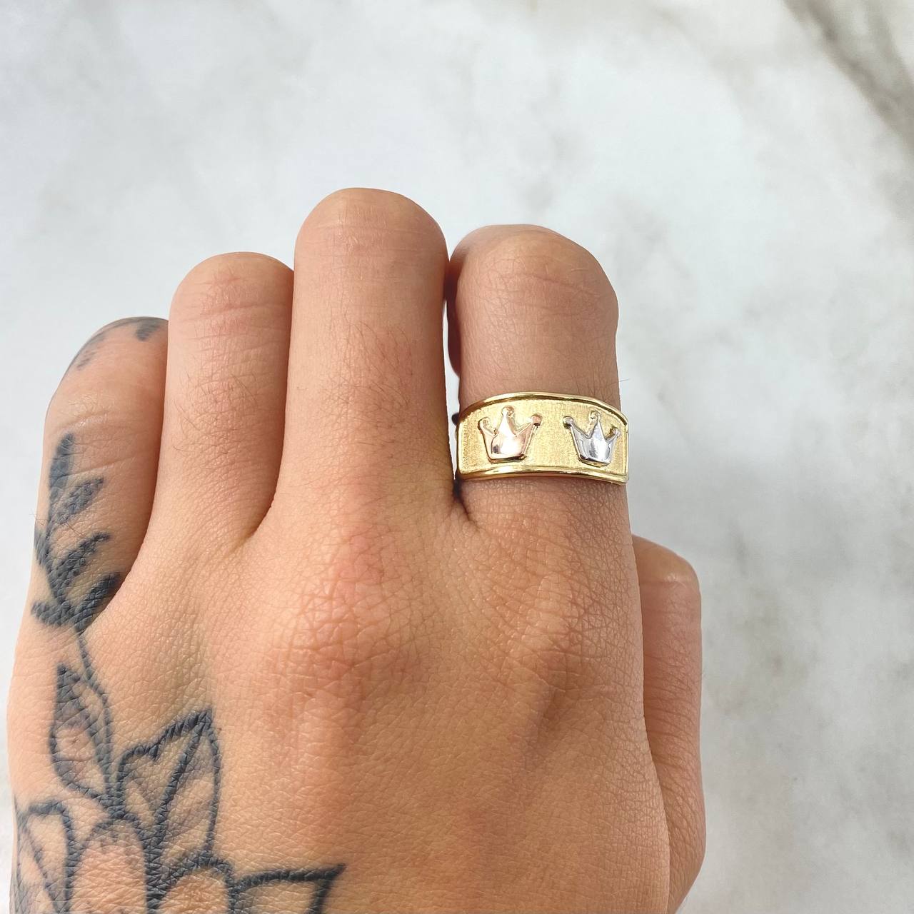 Crown Ring 1.6gr / Size 8 / 18K Gold
