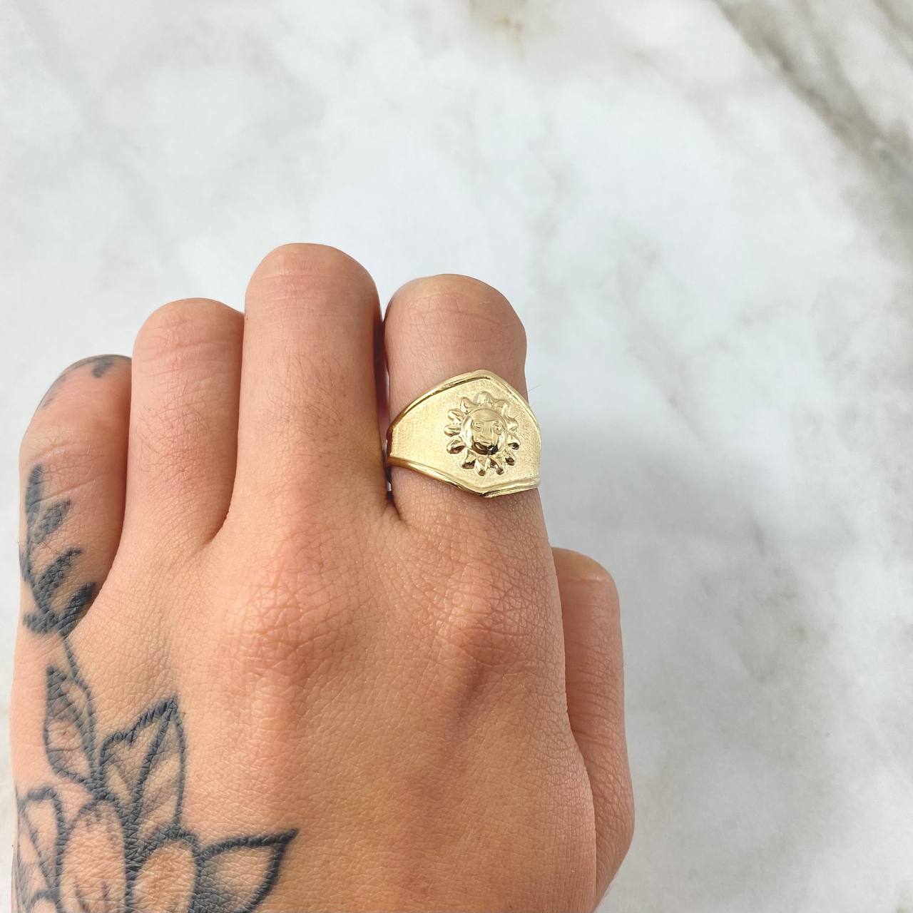 Sun Ring 1.85gr / Size 6 1/2 / 18K Gold *