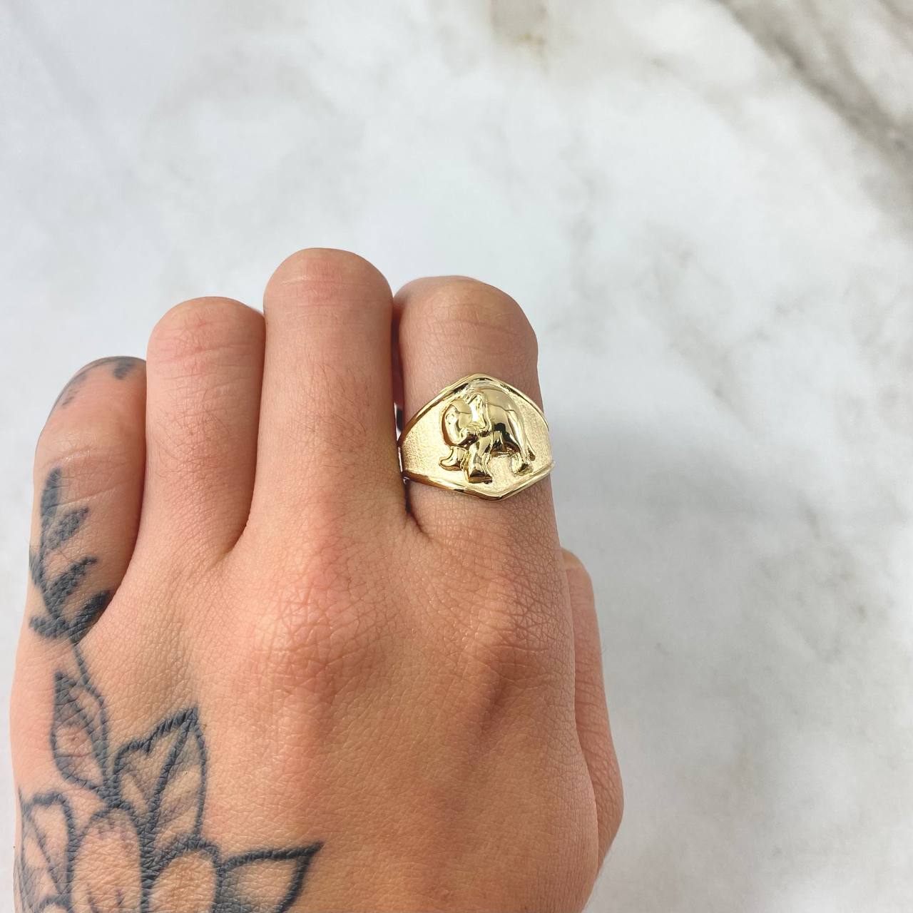 Anillo Elefante 2.25gr / T8 1/4 / Oro 18K