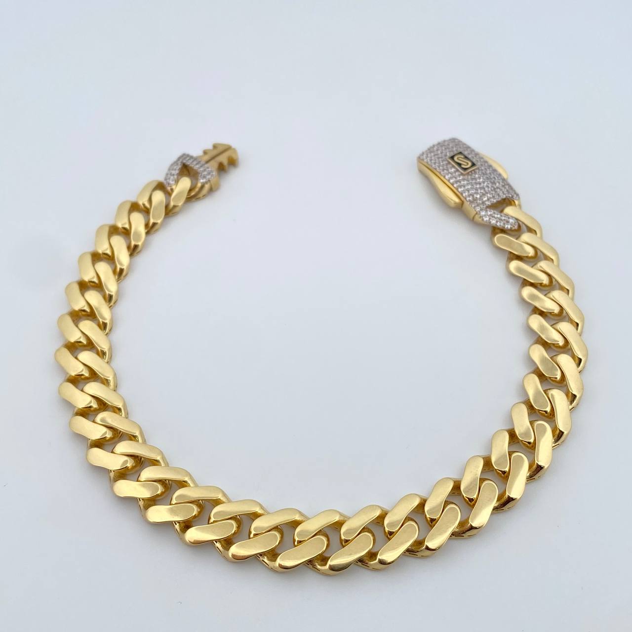 Pulso Cubano Infinito  15.85gr / 20.6cm / 9.2mm Circones Blancos Oro Amarillo +2 18K $