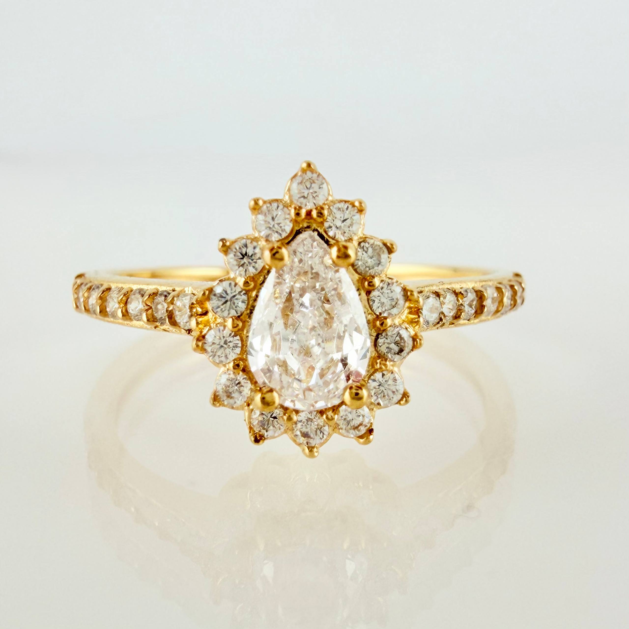 Halo Drop Ring 2.4gr / T6 1/2 / Yellow Gold 18K ©