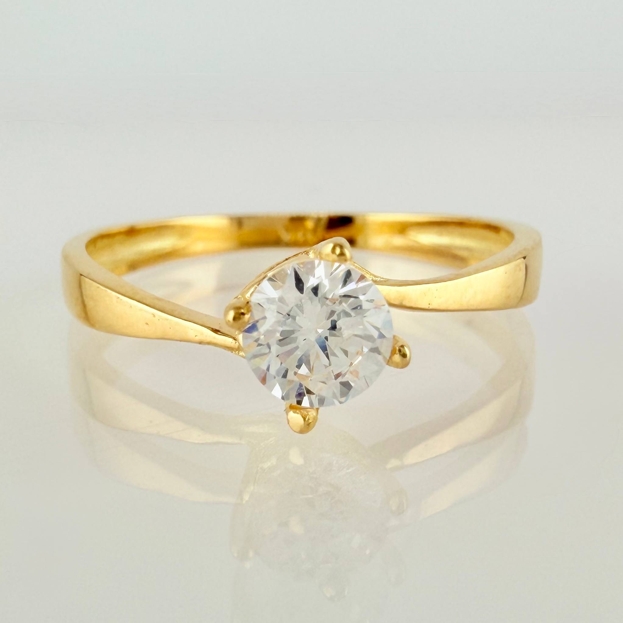 Solitaire Spark Ring 1.75g / T7 / 18K Yellow Gold
