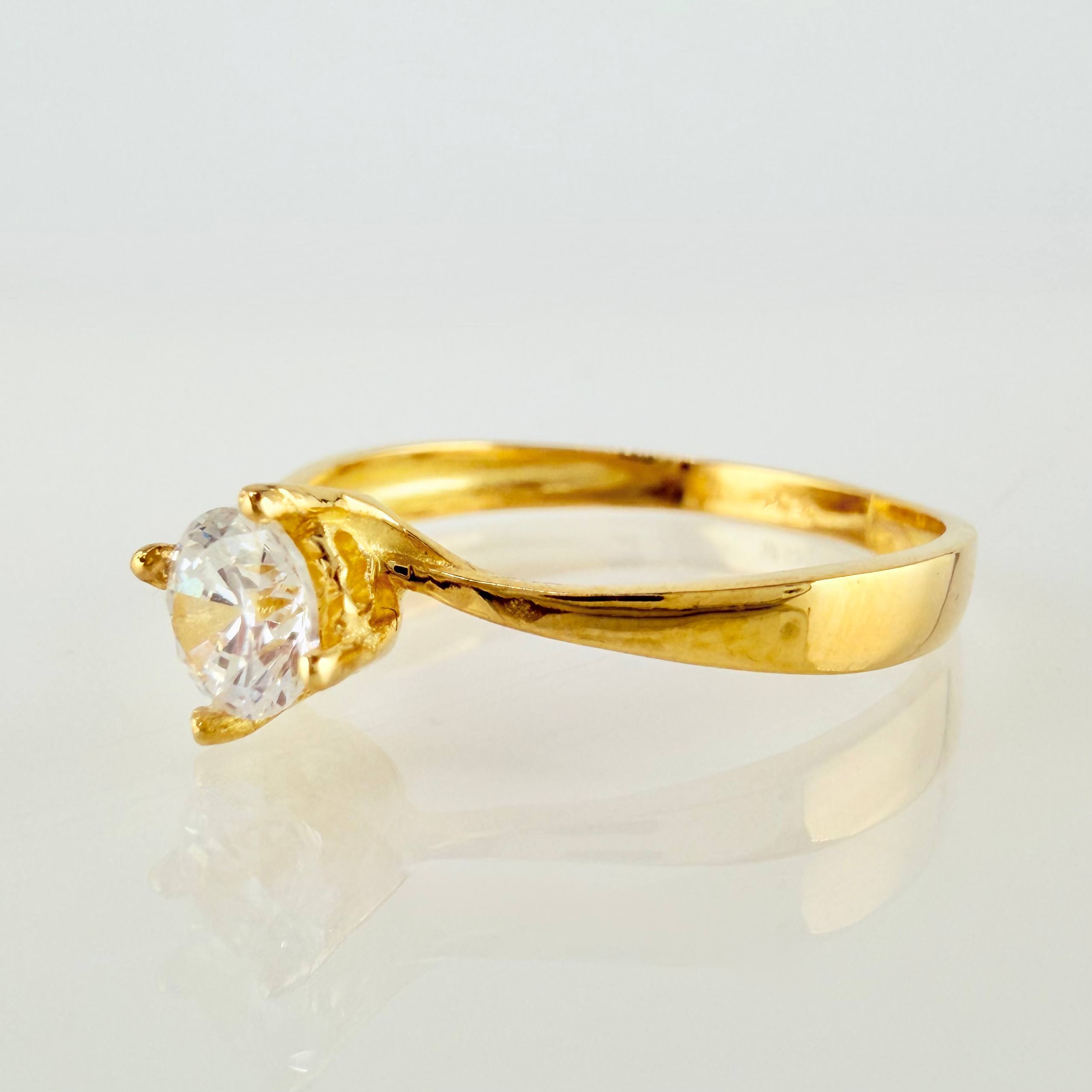 Solitaire Spark Ring 1.75g / T7 / 18K Yellow Gold