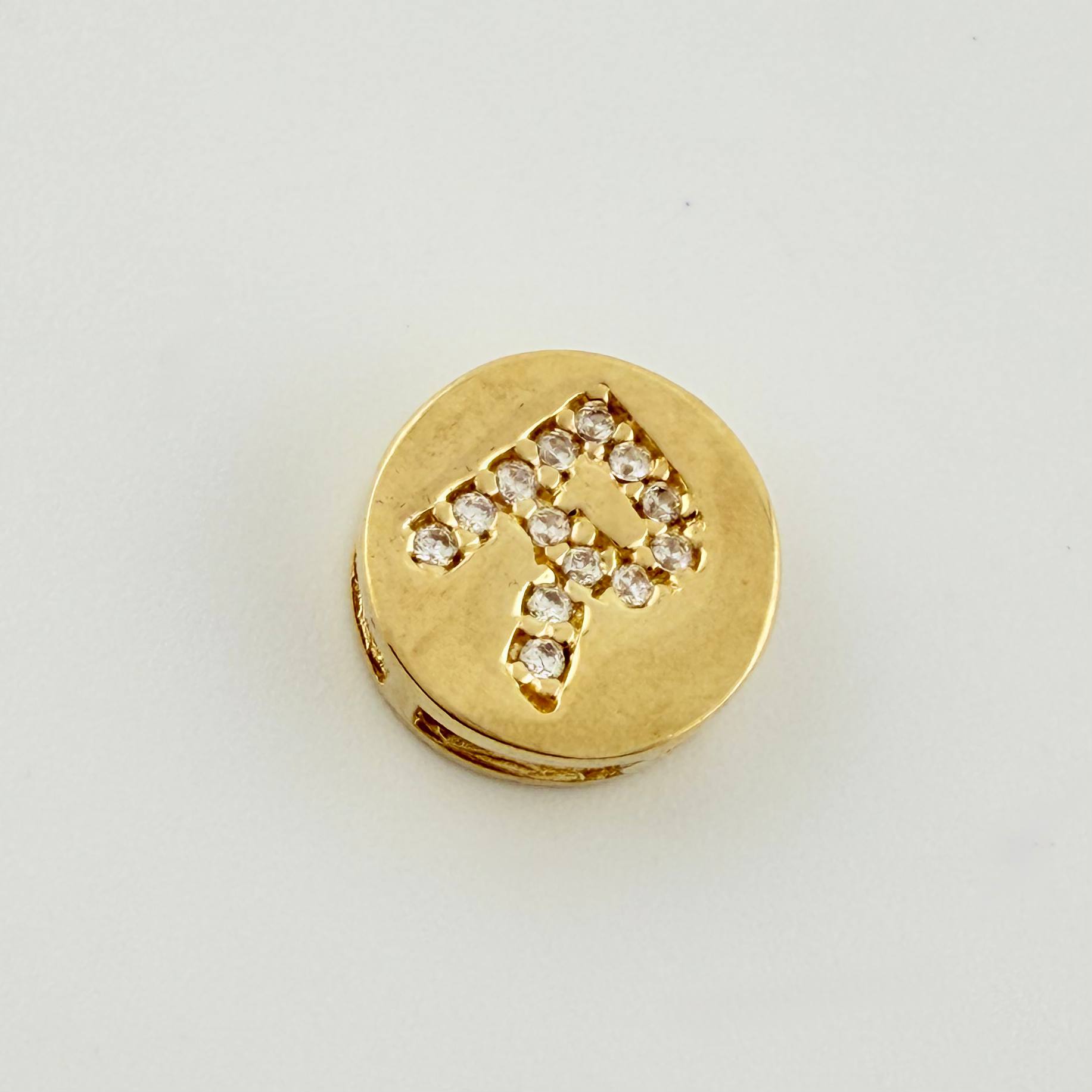 Dije Herraje Letra R 1.45gr / 1/2 in / Oro Amarillo 18K