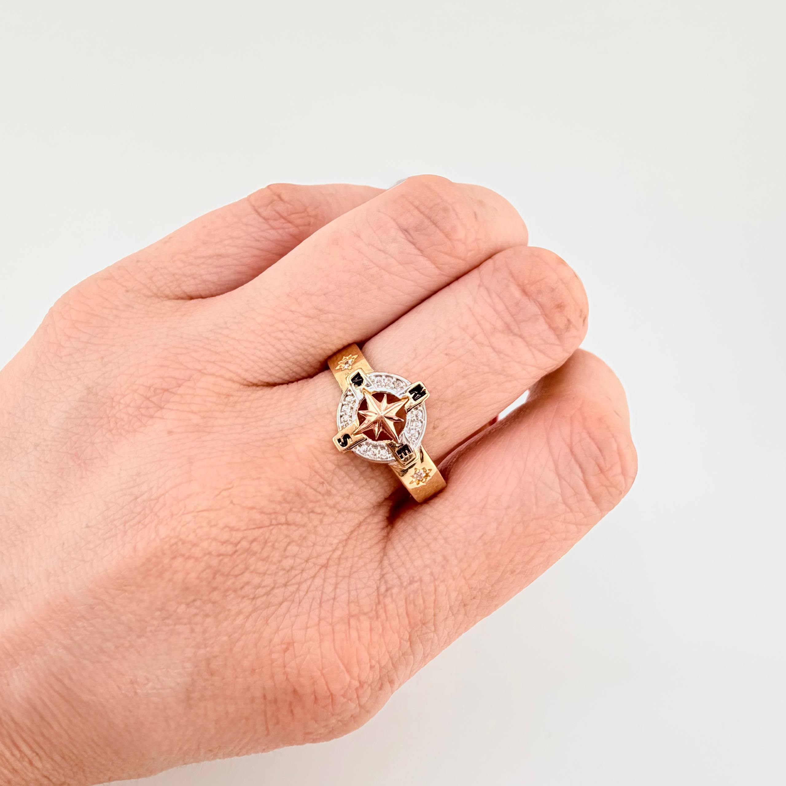 Anillo Brujula 5.2gr / T10 1/4 / Tres Oros 18K ©