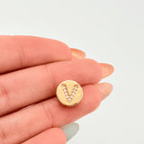 Dije Herraje Letra V 1.3gr / 1/2 in / Oro Amarillo 18K