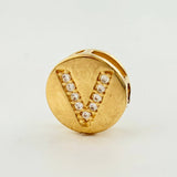 Dije Herraje Letra V 1.3gr / 1/2 in / Oro Amarillo 18K