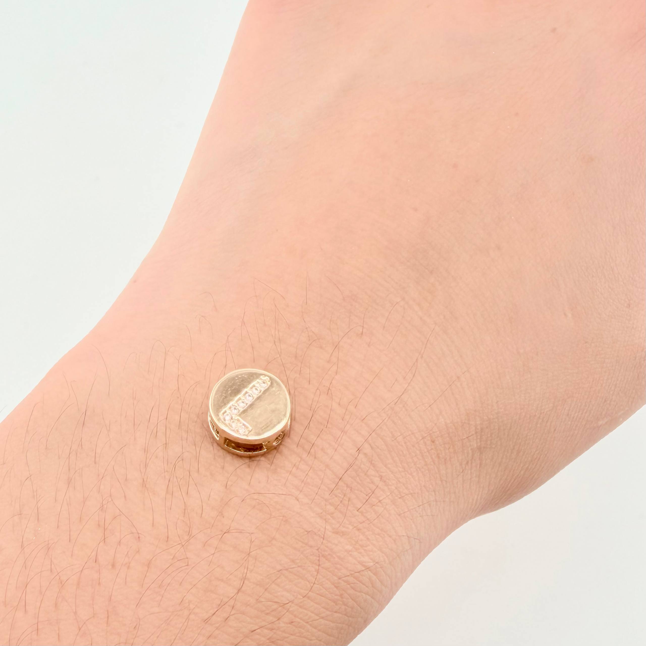 Dije Herraje Letra L 1.5gr / 1/2 in / Oro Amarillo 18K