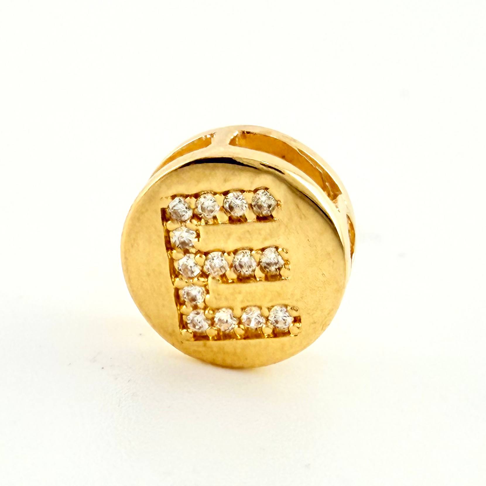 Dije Herraje Letra E 1.35gr / 1/2 in / Oro Amarillo 18K *