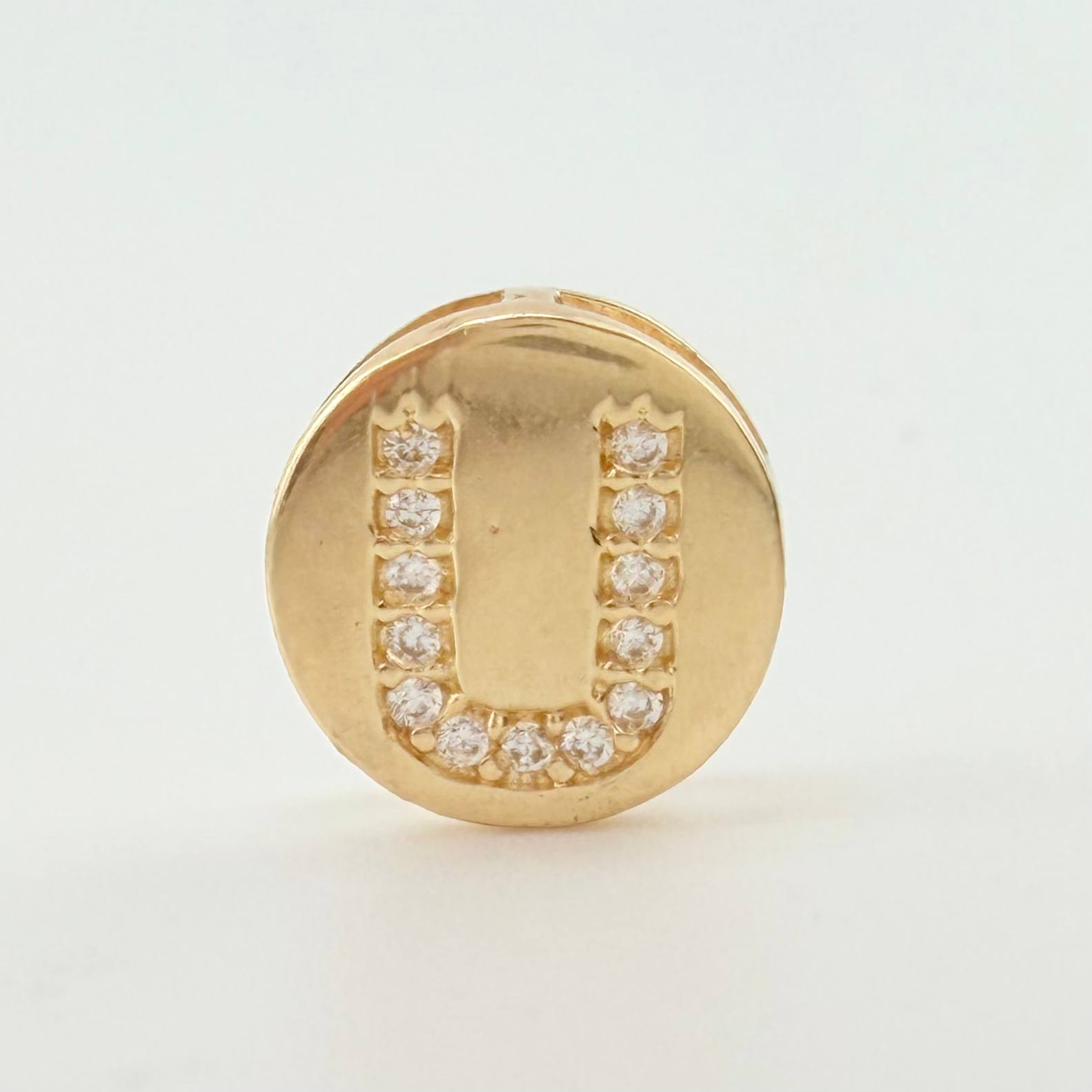 Dije Herraje Letra U 1.35gr / 1/2 in / Oro Amarillo 18K *