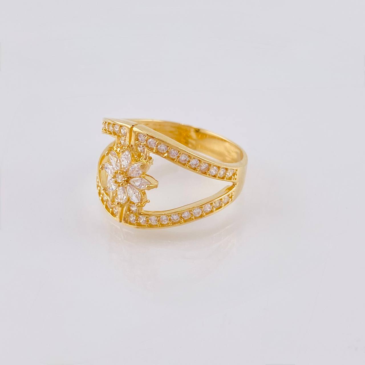 Anillo Estrella De Rombos Comvergentes 3.7 g / T7 1/4 Oro Amarillo 18K