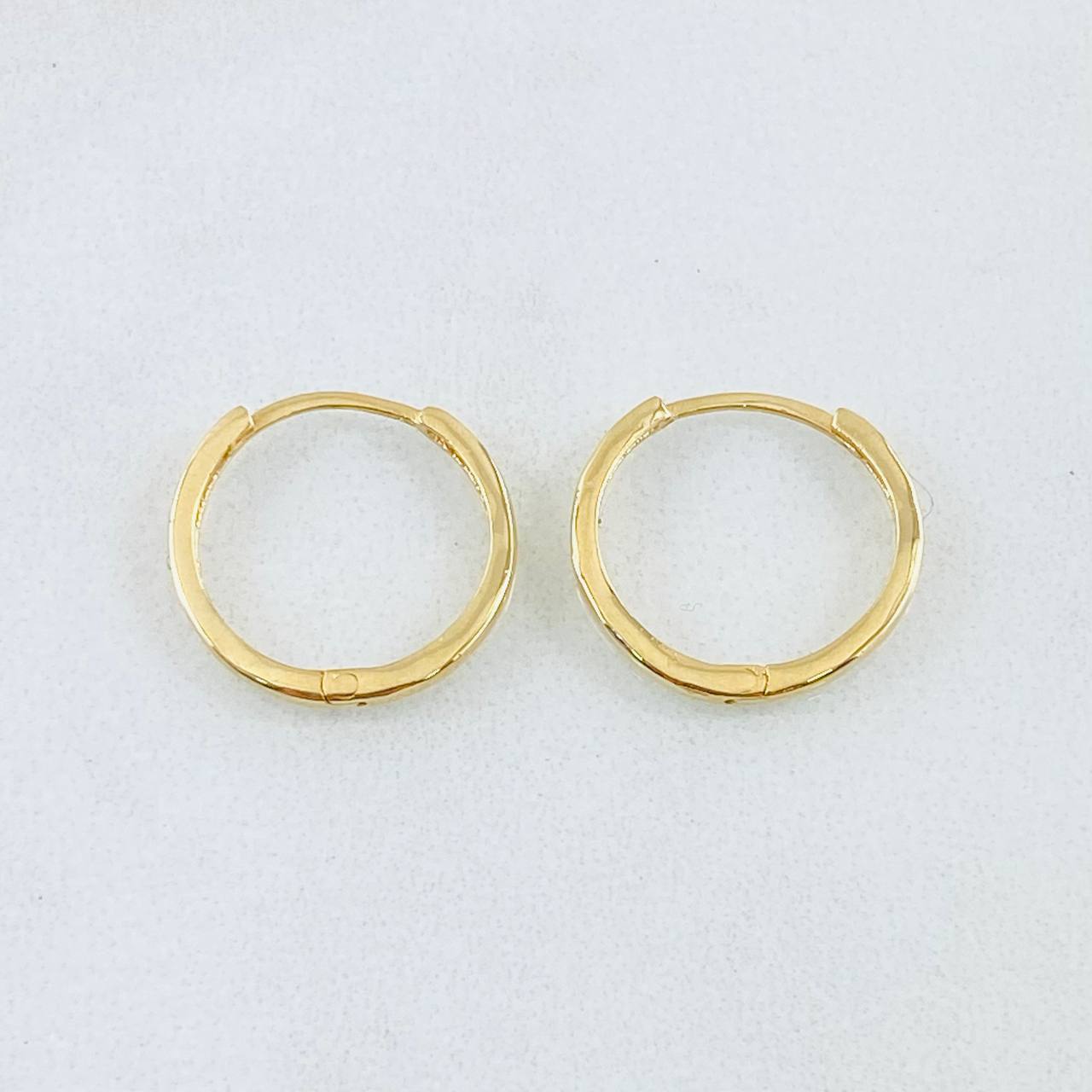 Candongas Carril Liso 1.45gr / 1/2 in / Oro Amarillo 18K
