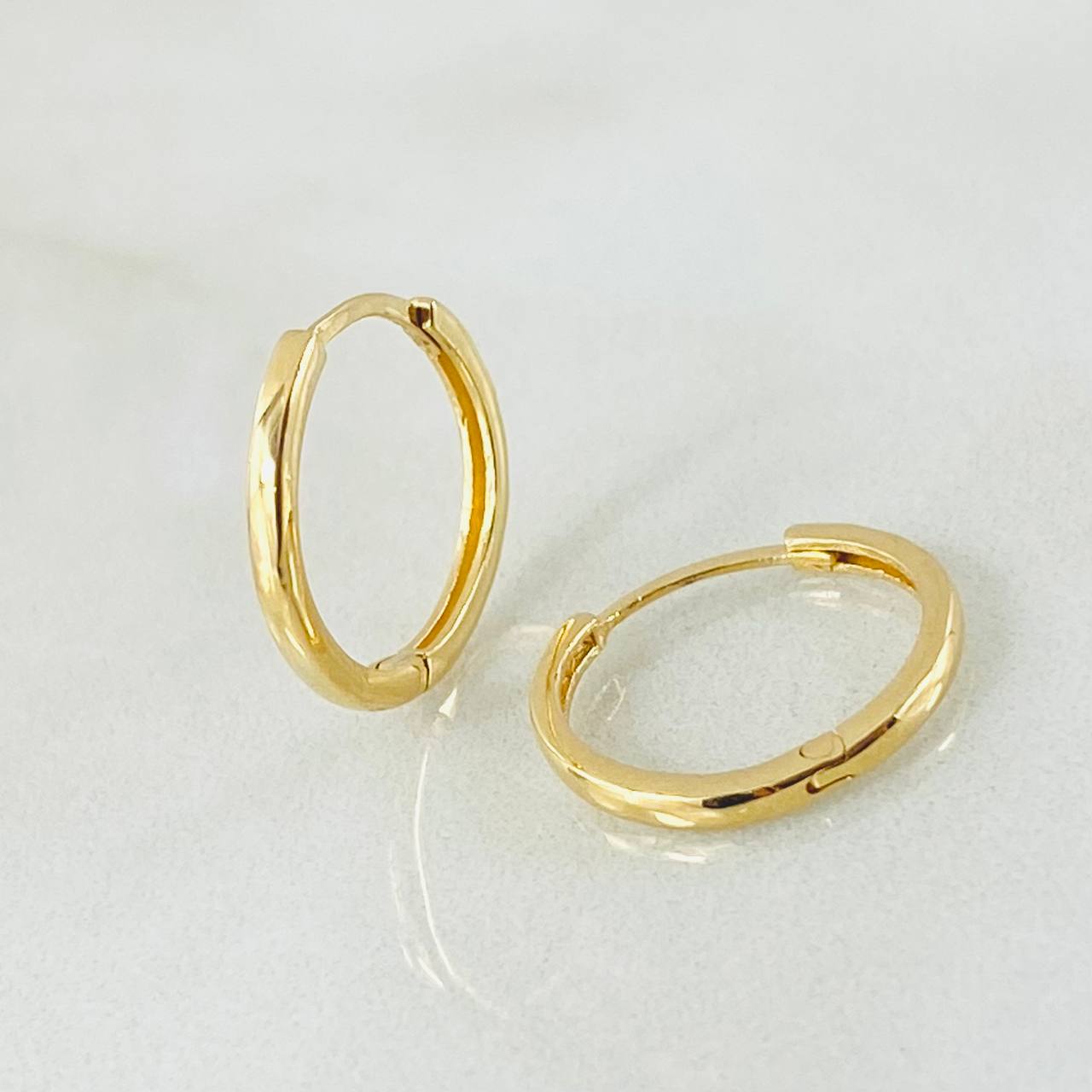 Candongas Carril Liso 1.65gr / 1/2 in / Oro Amarillo 18K