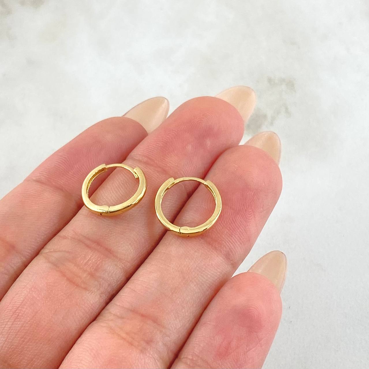 Candongas Carril Liso 1.3gr / 1/2 in / Oro Amarillo 18K