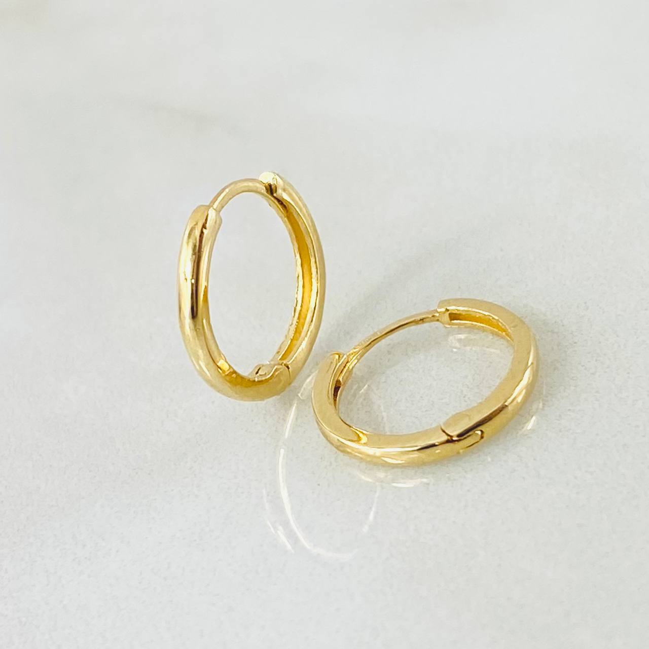 Candongas Carril Liso 1.3gr / 1/2 in / Oro Amarillo 18K