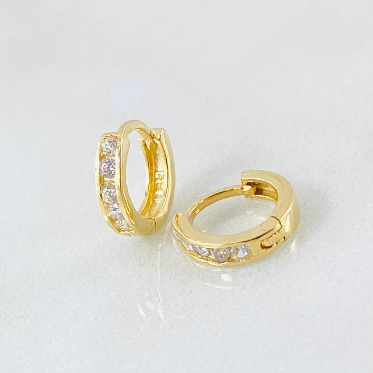 Candongas Carril 1.35gr / 1/4 in / Oro Amarillo 18K *