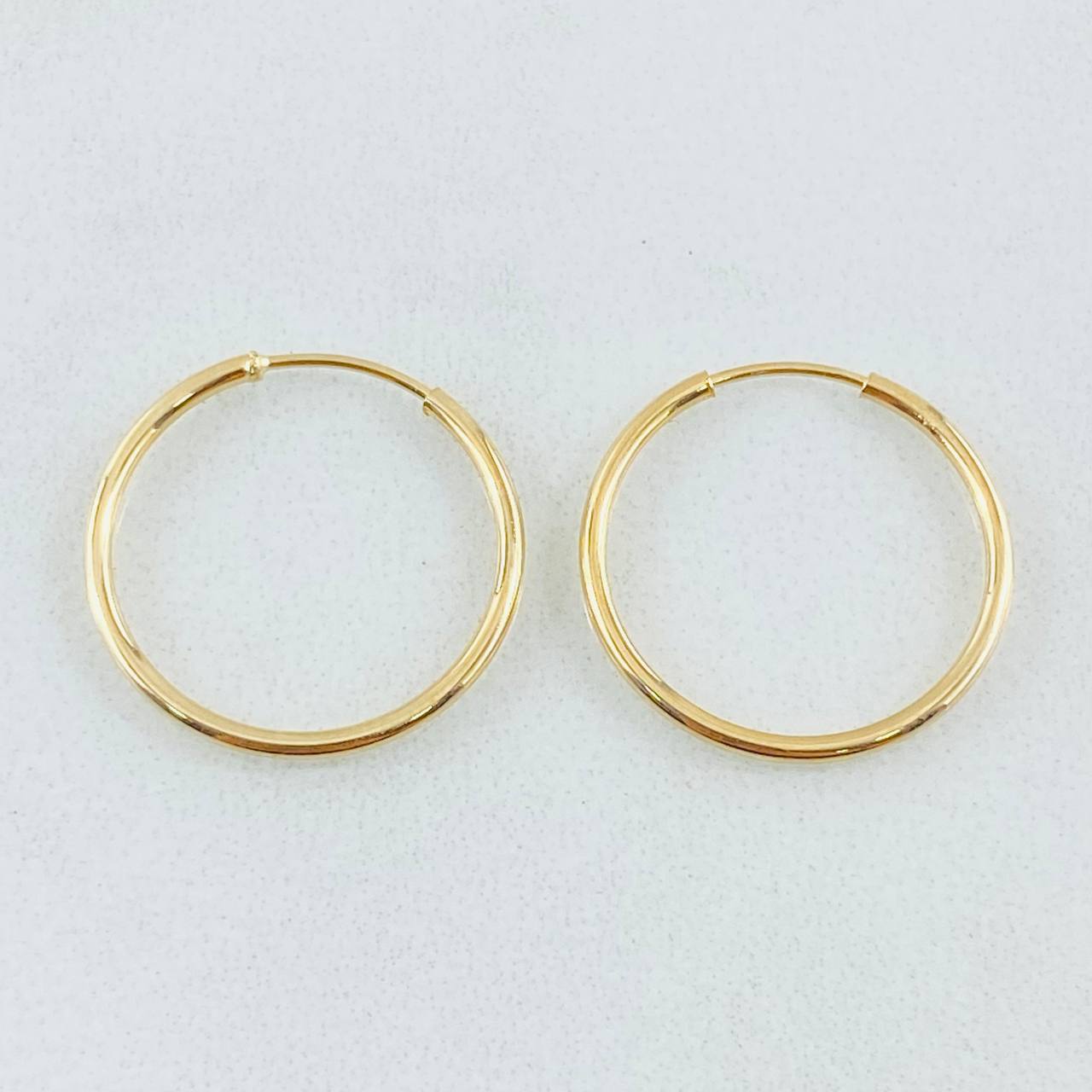 Candongas Aro Liso 0.7gr / 1/2 in / Oro Amarillo 18K *