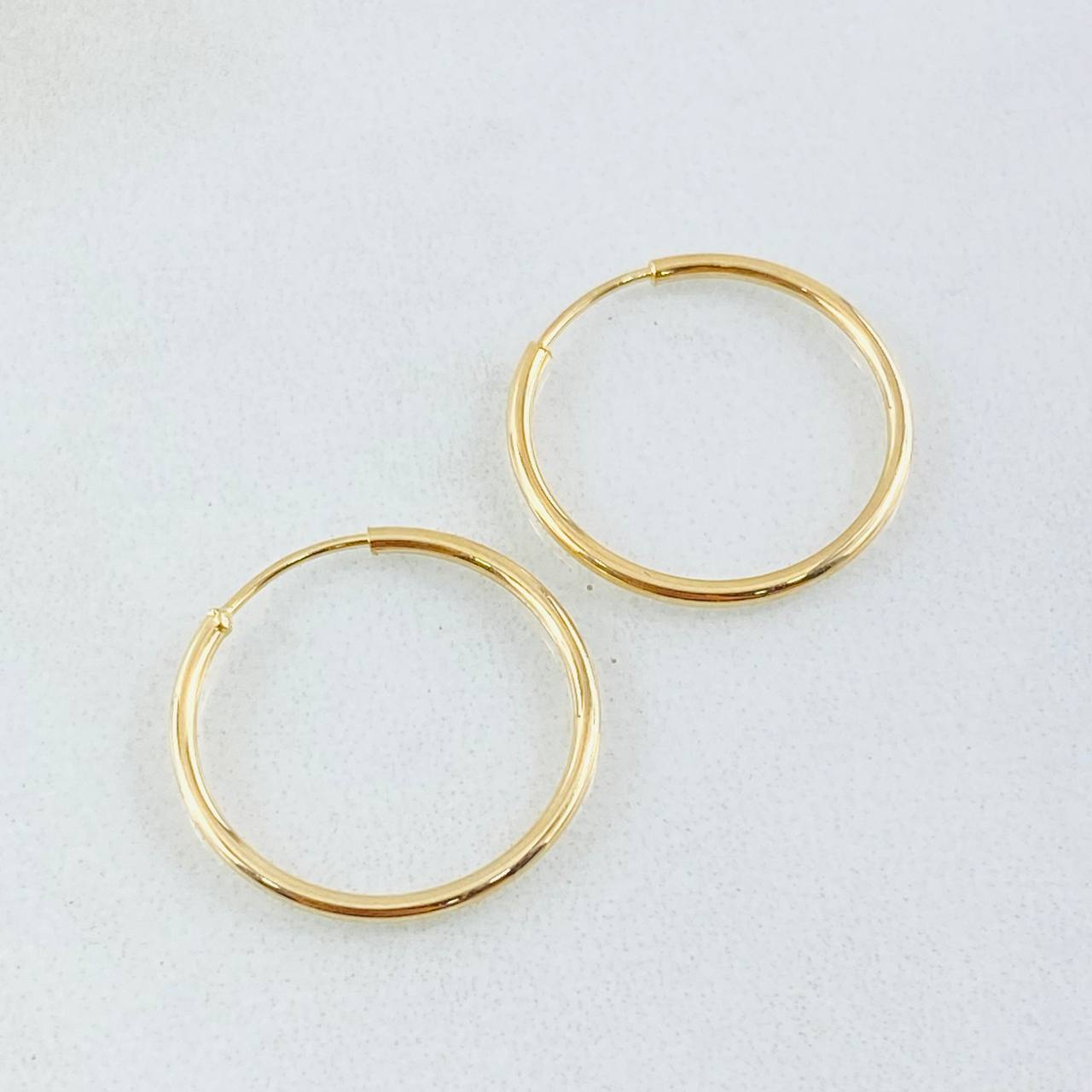 Candongas Aro Liso 0.7gr / 1/2 in / Oro Amarillo 18K *
