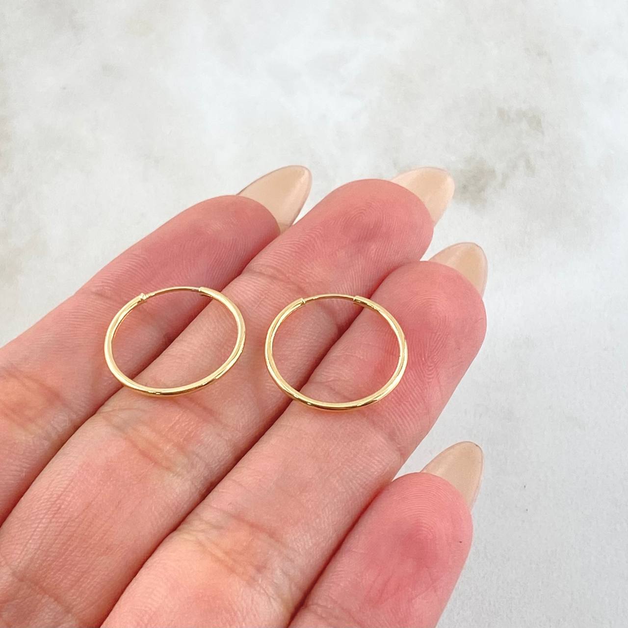Candongas Aro Liso 0.7gr / 1/2 in / Oro Amarillo 18K *