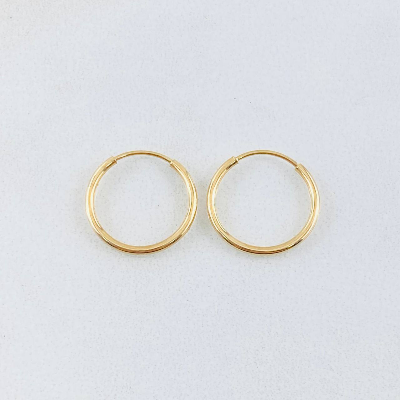 Hoop Earrings Smooth Hoop 0.55gr / 0.5in / 18K Gold Yellow *