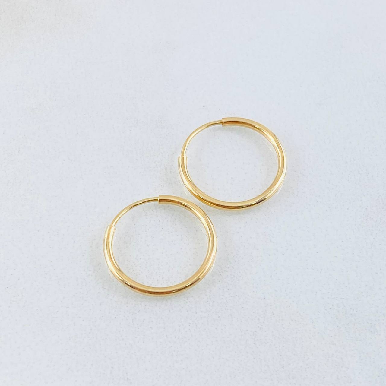 Hoop Earrings Smooth Hoop 0.55gr / 0.5in / 18K Gold Yellow *