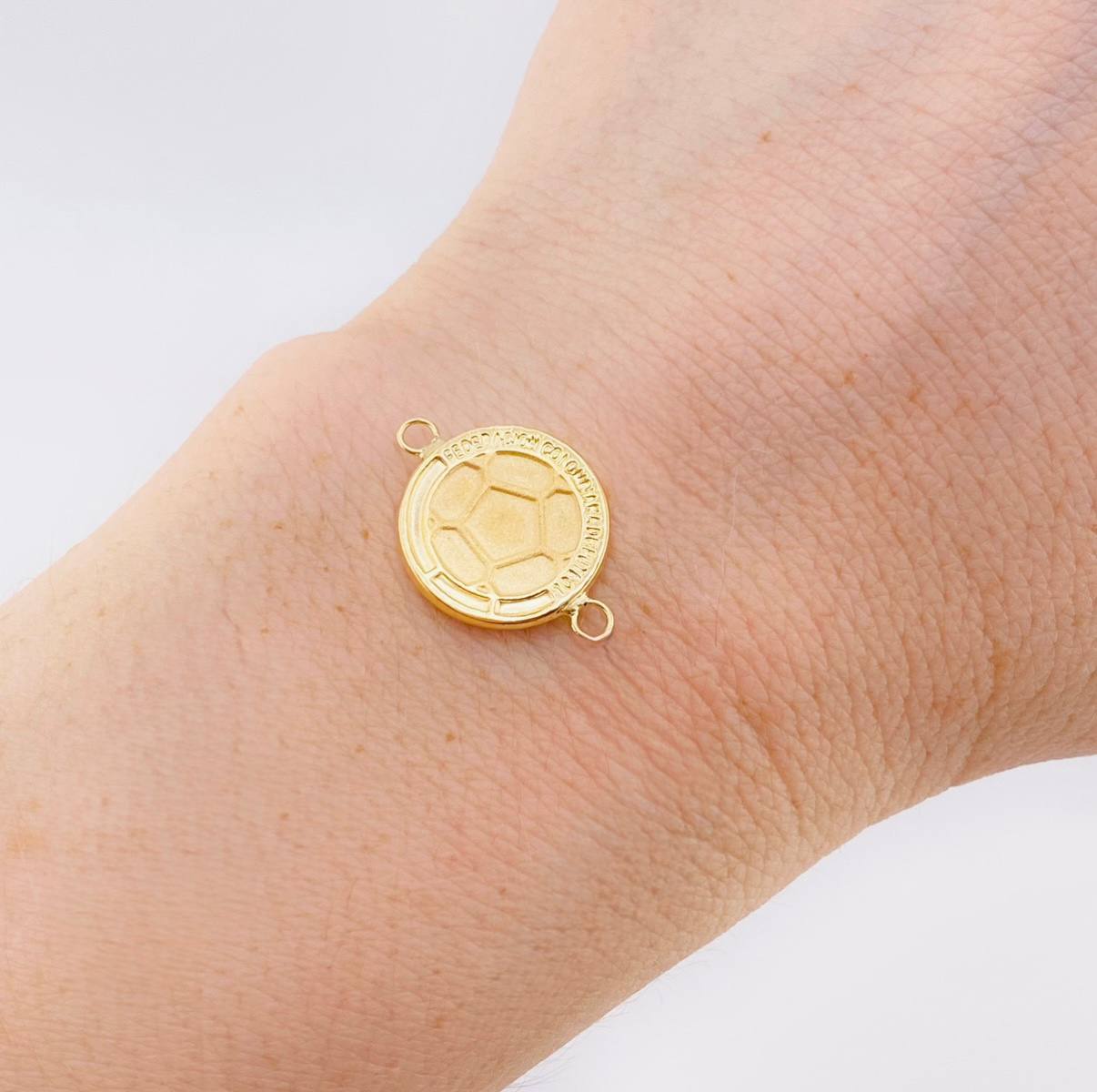 Herraje Escudo Colombia Mate 0.9 g / 3/4 in Oro Amarillo 18K