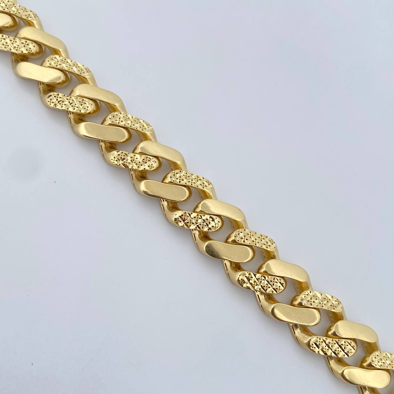Cuban Links Bracelet Infinite 19.15gr / 20.6cm / 11mm Diamond Cut Yellow Gold +2 18K $