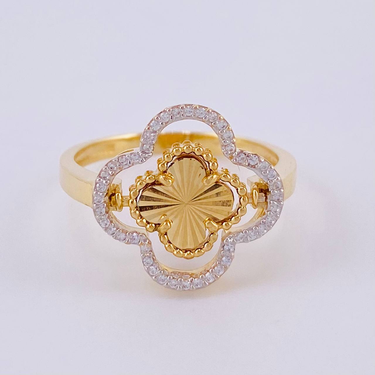 Rotating Diamond Cut Clover Ring 3.8 g / T7 1/2 18K Three Golds