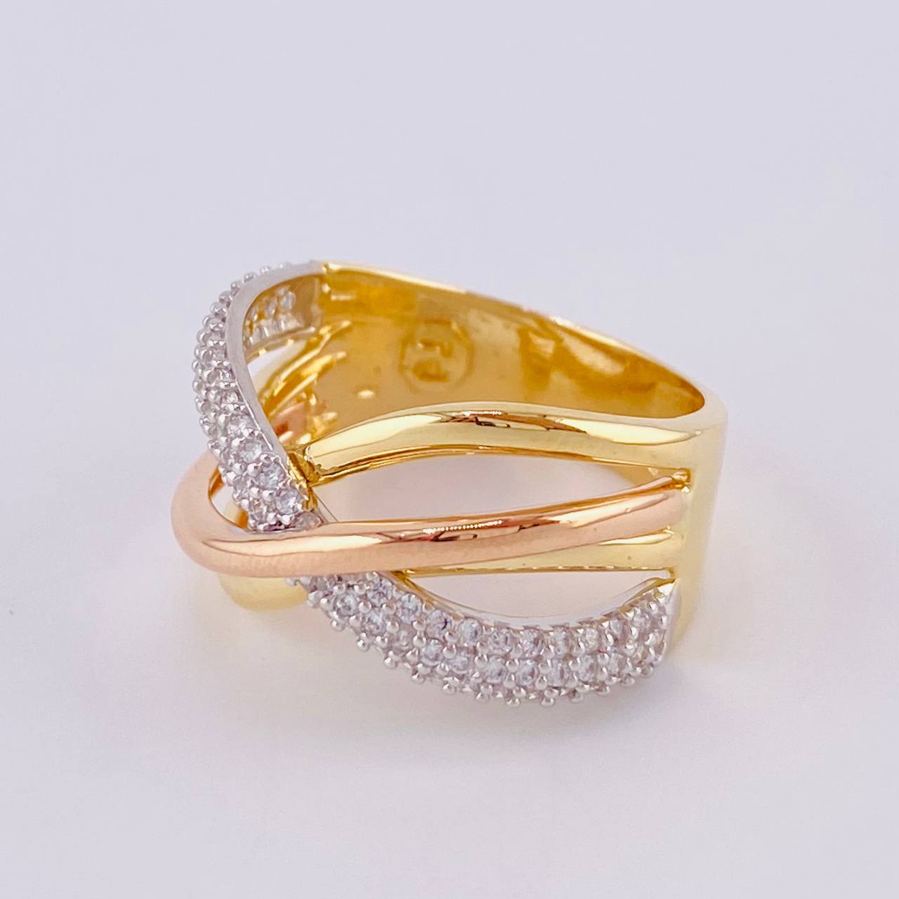 Crossed Bows Ring 5.55 g / T7 18K Three Golds