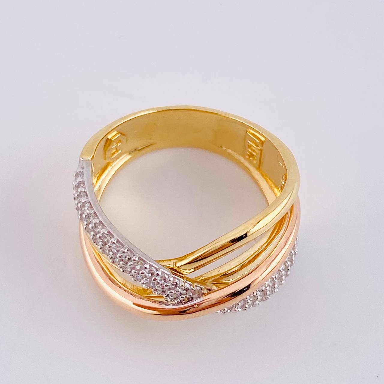 Crossed Bows Ring 5.55 g / T7 18K Three Golds