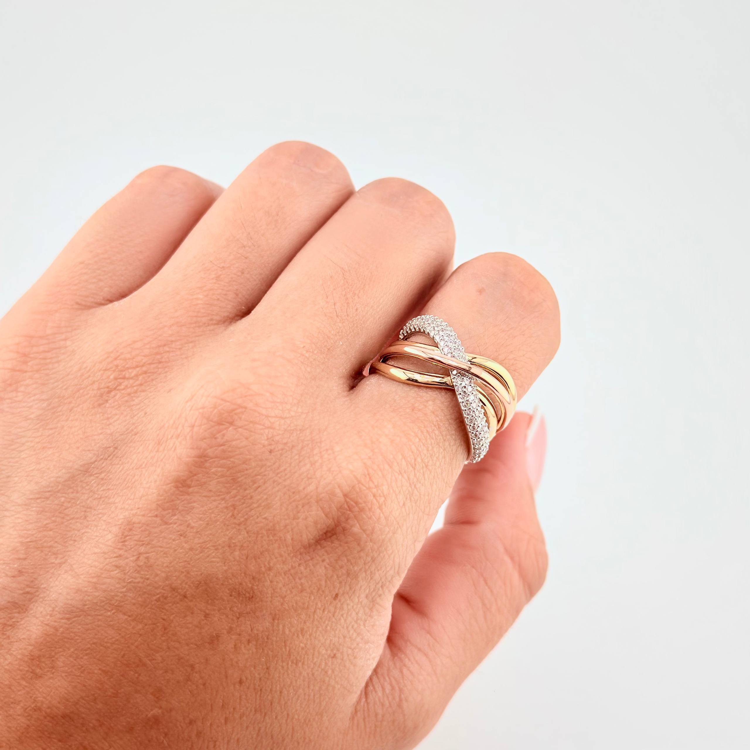 Crossed Bows Ring 5.55 g / T7 18K Three Golds