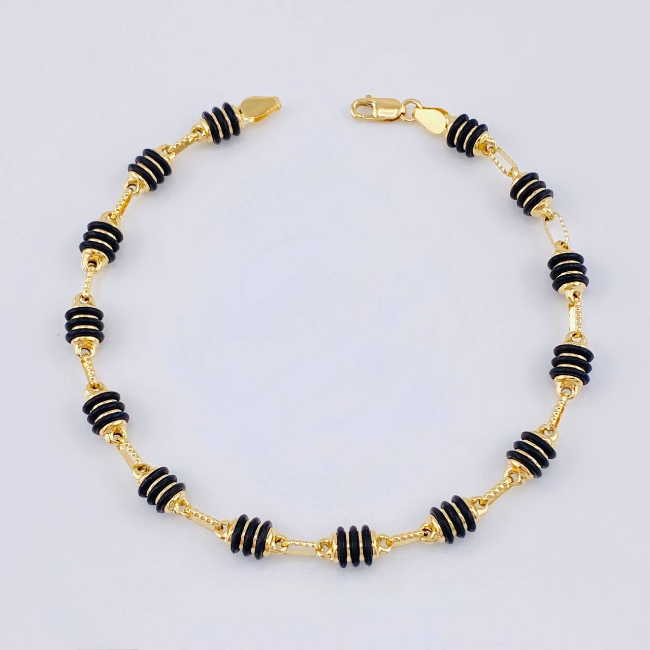 Pulso Rustica Barril 4.9 g / 7 3/4 in / 5,2 mm Oro Amarillo 18K