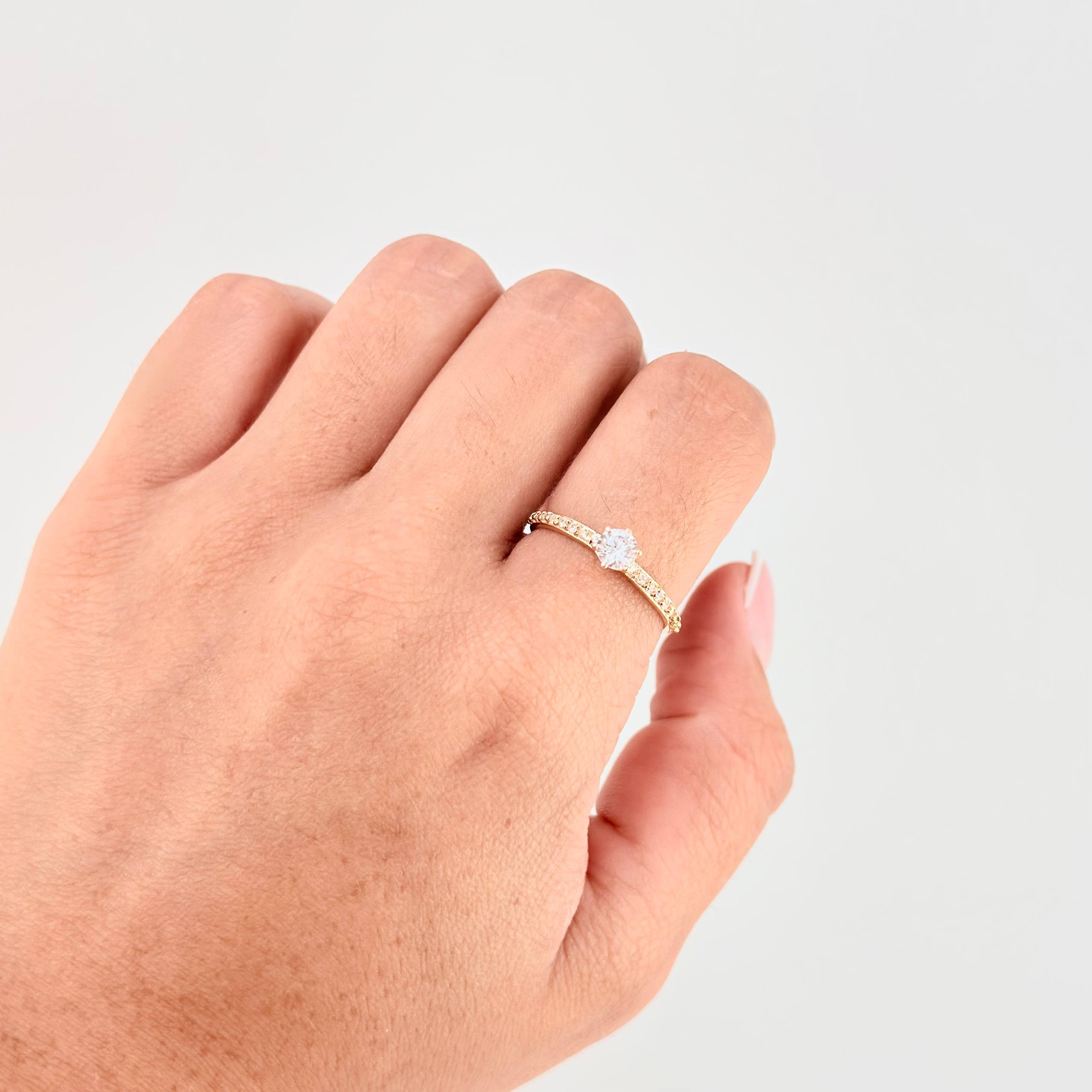 Dense Solitaire Ring 1.75 g / T7 1/2 18K Yellow Gold