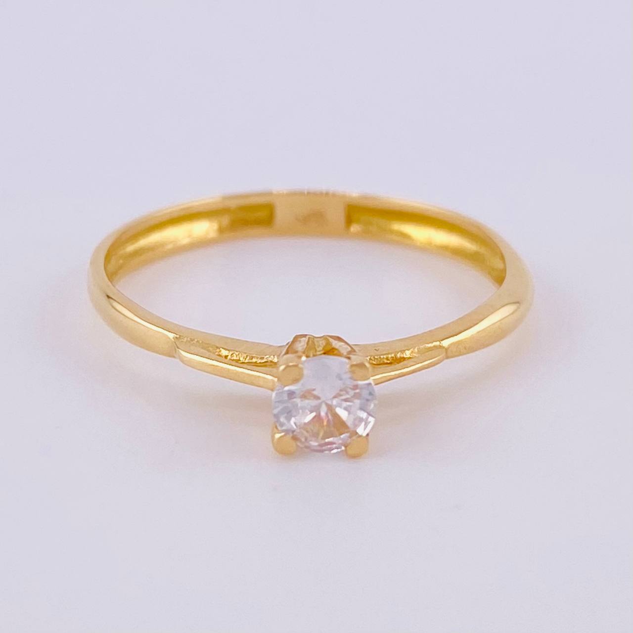 Anillo Solitario 1.6 g / T7 Oro Amarillo 18K