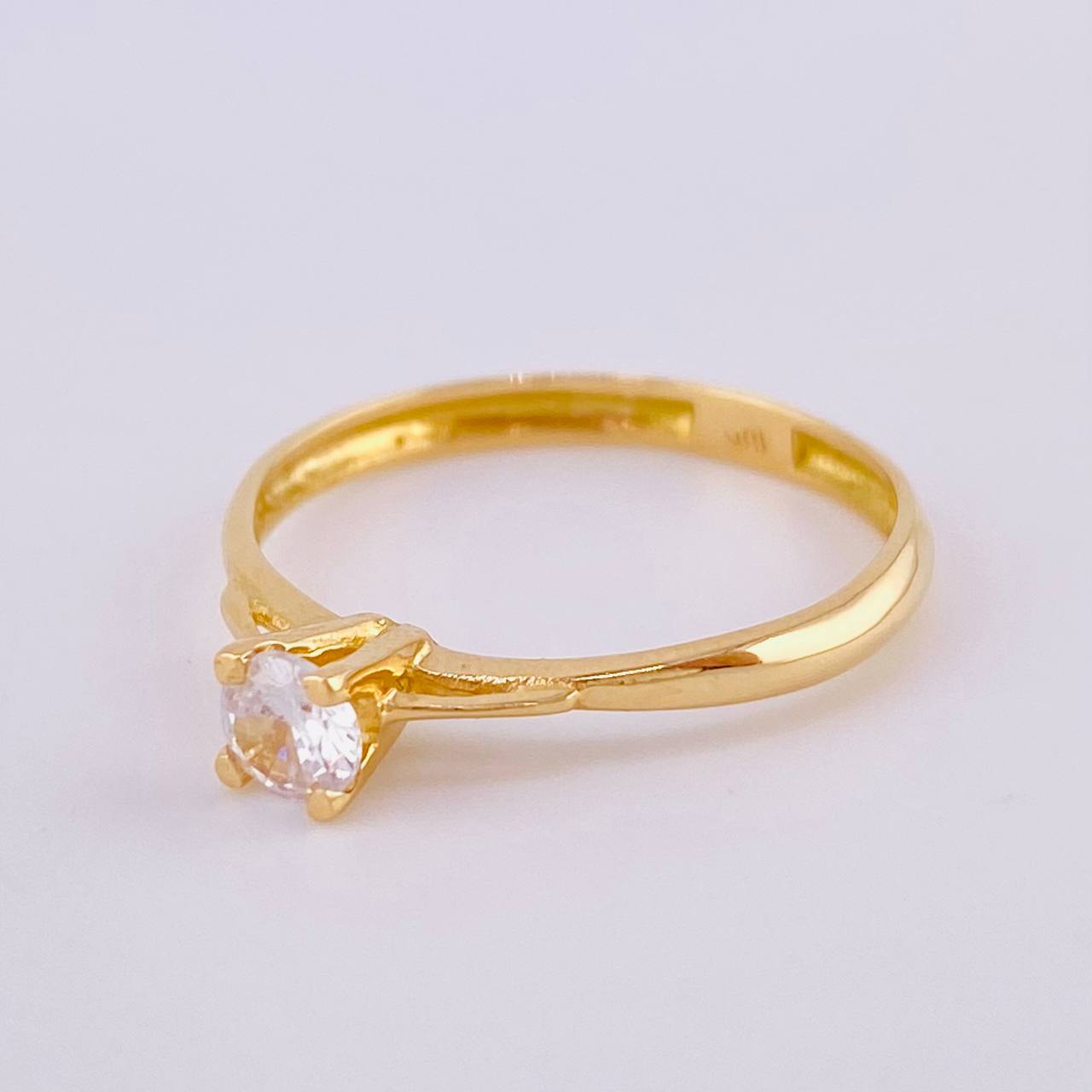 Anillo Solitario 1.6 g / T7 Oro Amarillo 18K