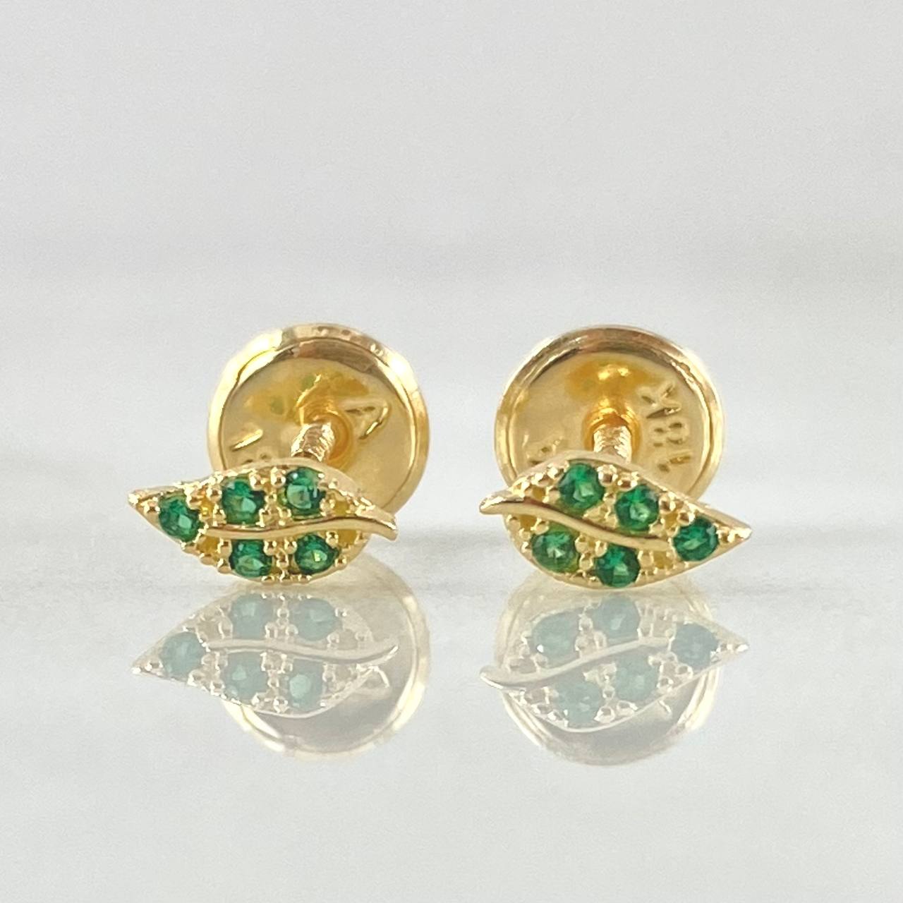 Stud Earrings Leaf 0.6gr / 18K Gold *
