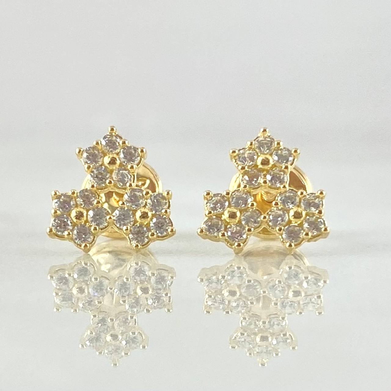 Stud Earrings Trio Flowers 1.05gr / 18K Gold ©