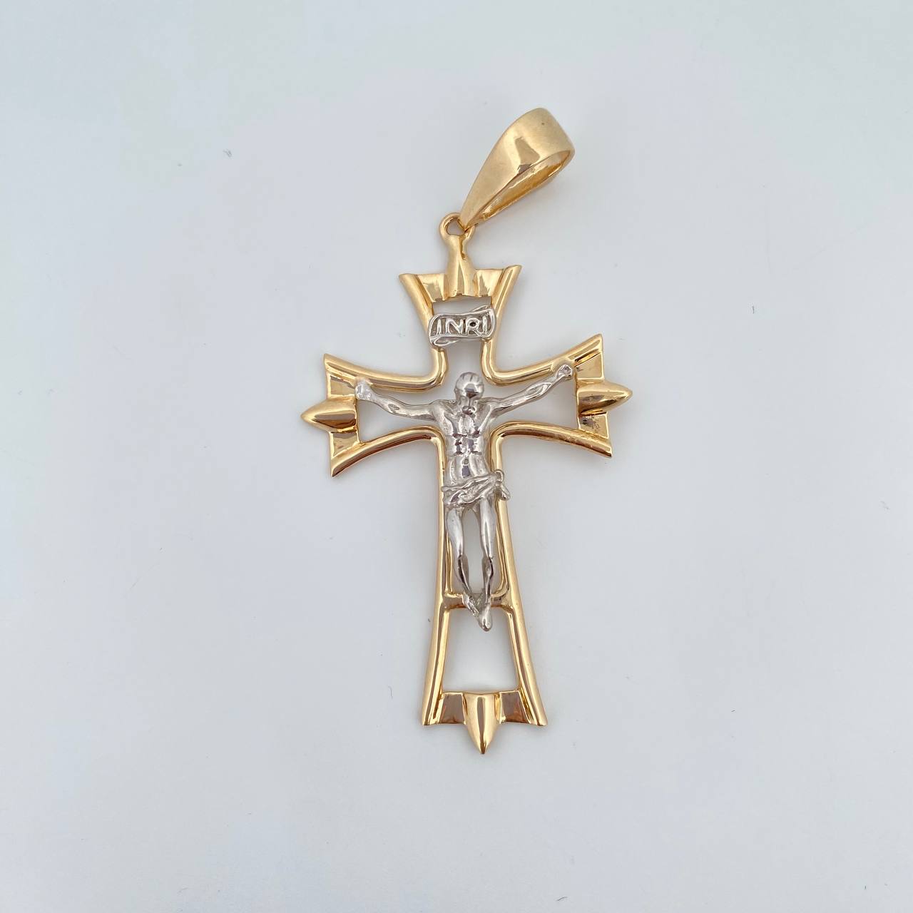 Dije Cruz Cristo 8.4gr / 27.9cm / 7mm Dos Oros Amarillo Blanco 18K $