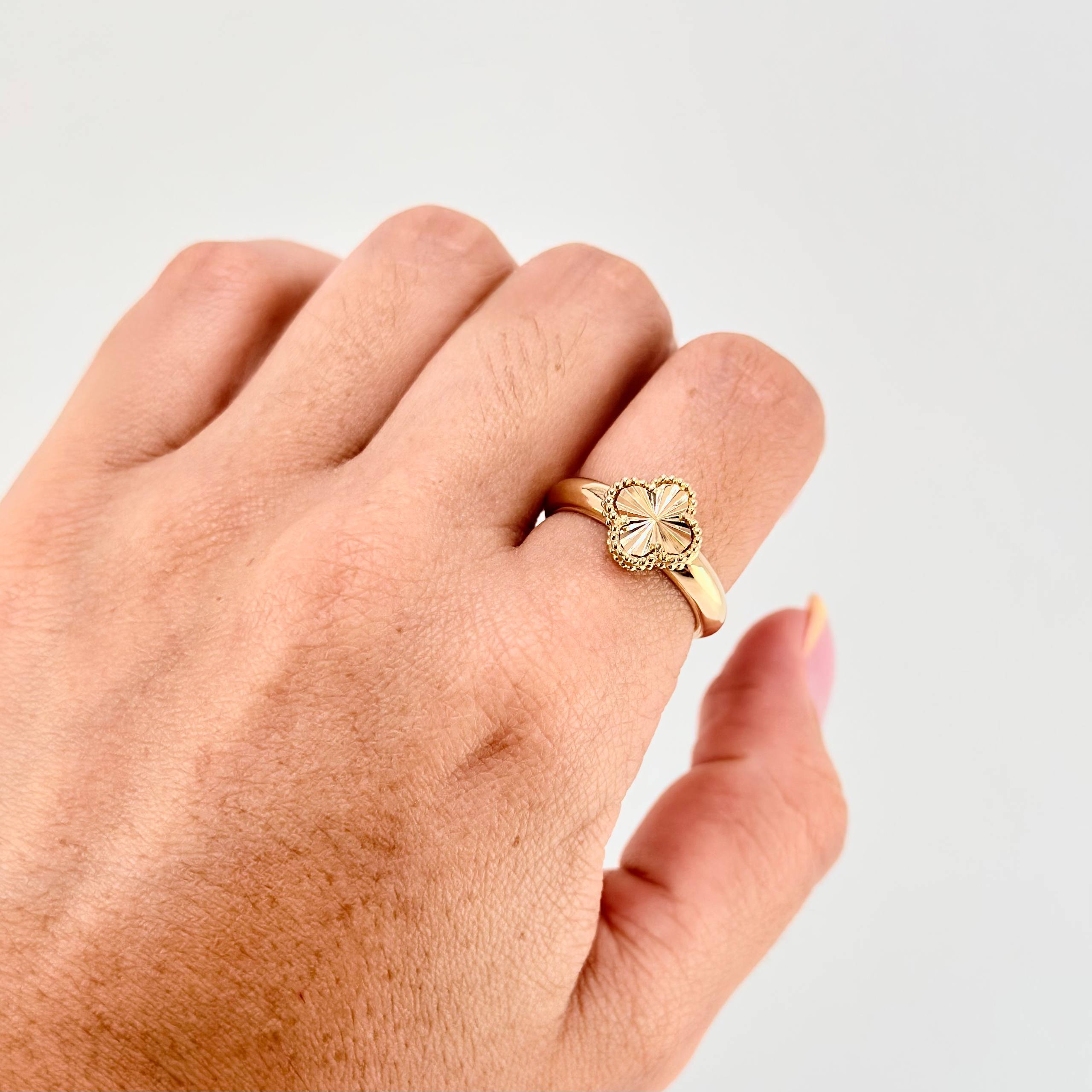 Anillo Trebol Dorado 3.2gr / T8 1/4 / Oro Amarillo Nac.Esp. 18K